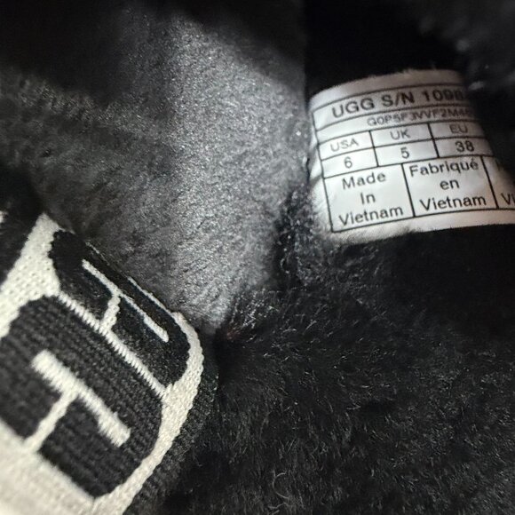 UGG Women's Black Fluff Yeah Slippers Size 6 Worn Twice - Picture 6 of 10